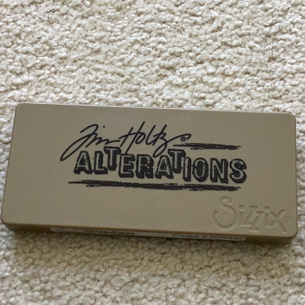 SIZZIX / TIM HOLTZ Plaque & Postage Die